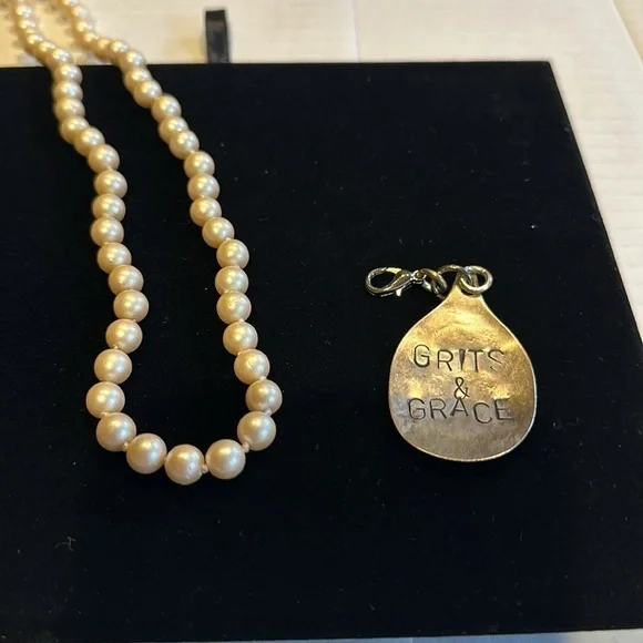 NWT pearl faux necklace with Grits & Grace saying in front removable charm w box - Picture 5 of 8